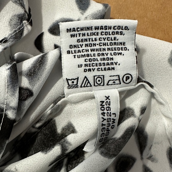 2/$20: Calvin Klein Light Floral Top - Picture 6 of 6